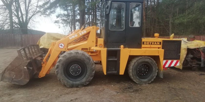 Фронтальный погрузчик un 053