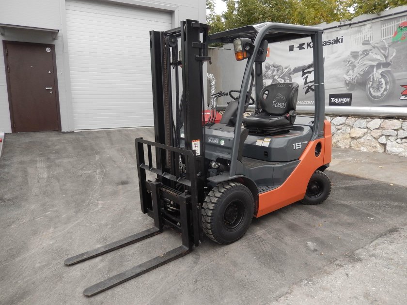 Вилочный погрузчик Тойота 1.5