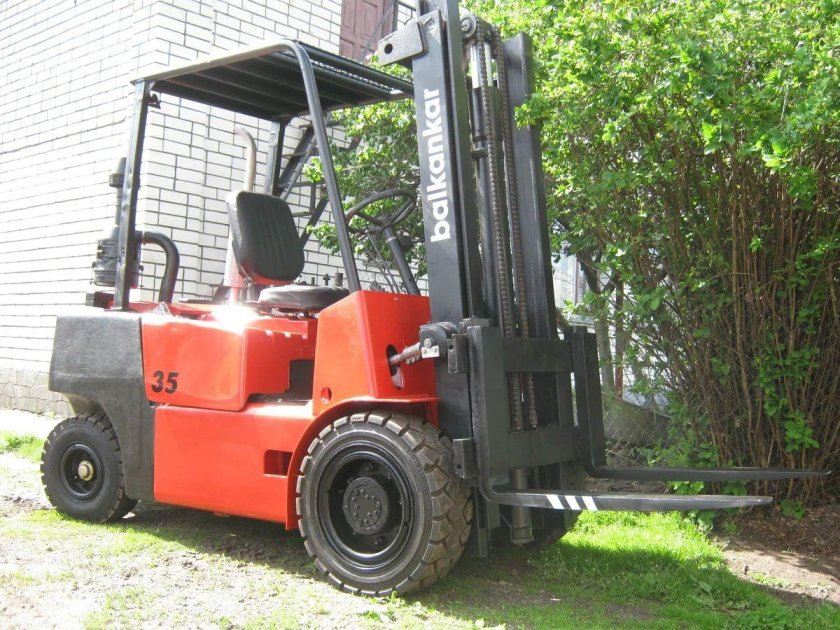 Погрузчик Балканкар 3.5
