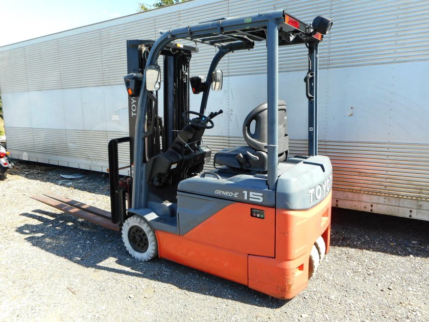 Вилочный погрузчик Тойота 1.5