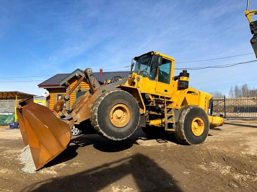 Фронтальный погрузчик Вольво 180
