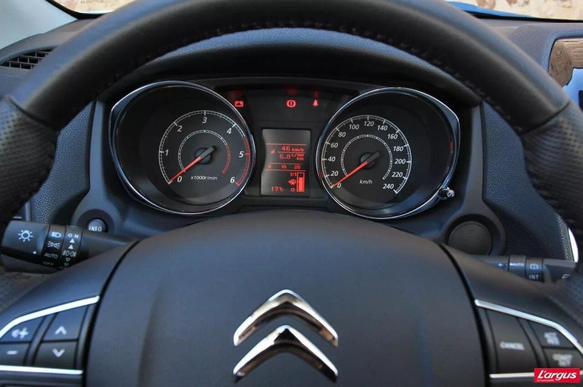 C4 Citroen приборная