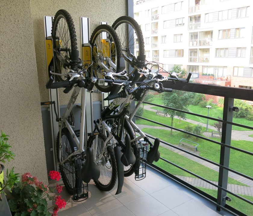 Велосипед на балконе