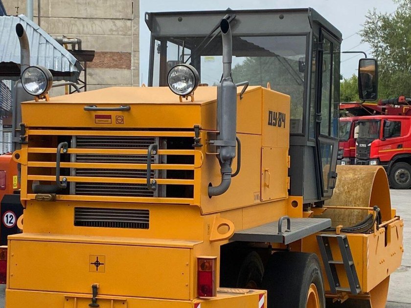 Вибрационный комбинированный каток ду-84