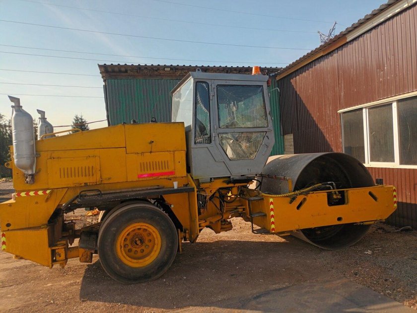 Каток дорожный ду-58а