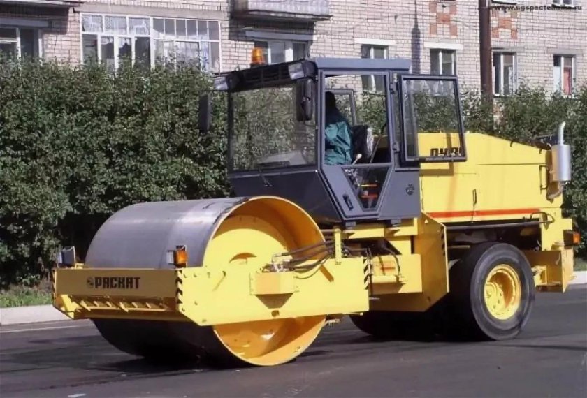 Каток вибрационный Ду-84