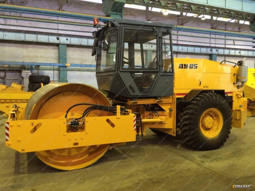 Каток дорожный,вибрационный Ду-85