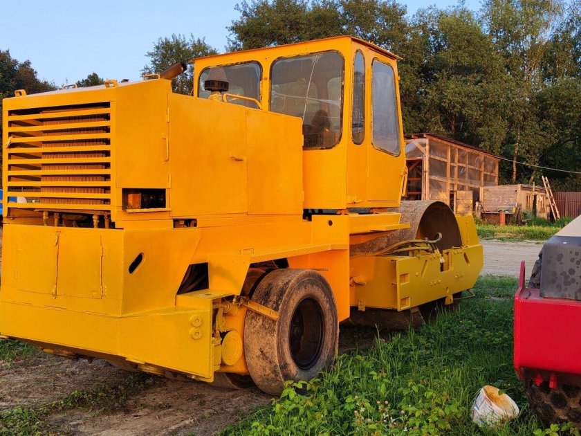Каток дорожный ду-58а