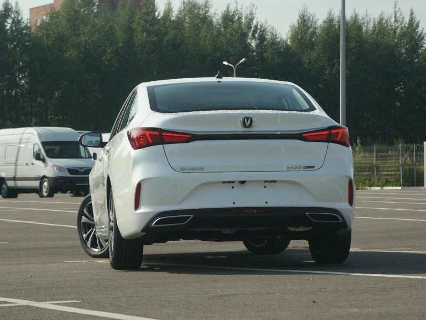 Changan Eado Plus белый