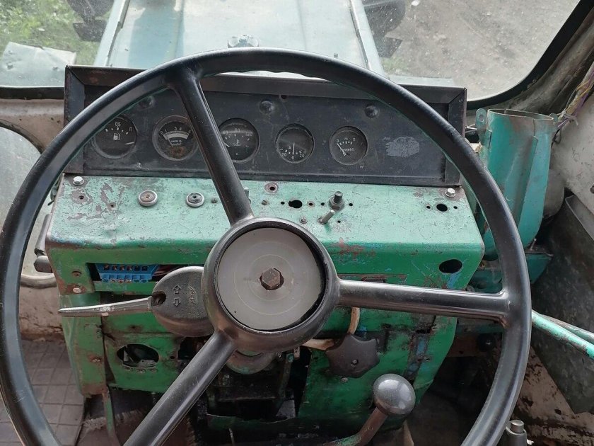 Трактор юмз 6 вид в кабине