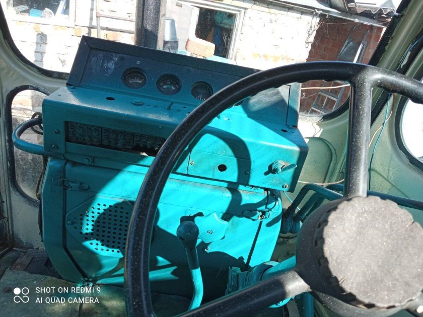 Трактор юмз 6 вид в кабине