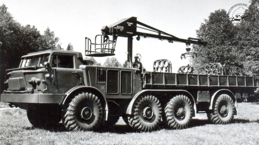 Транспортно-заряжающая машина ТЗМ 9т255