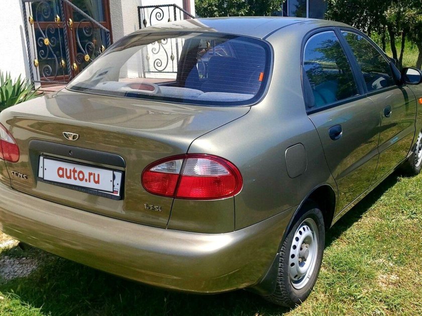 Chevrolet lanos зеленый