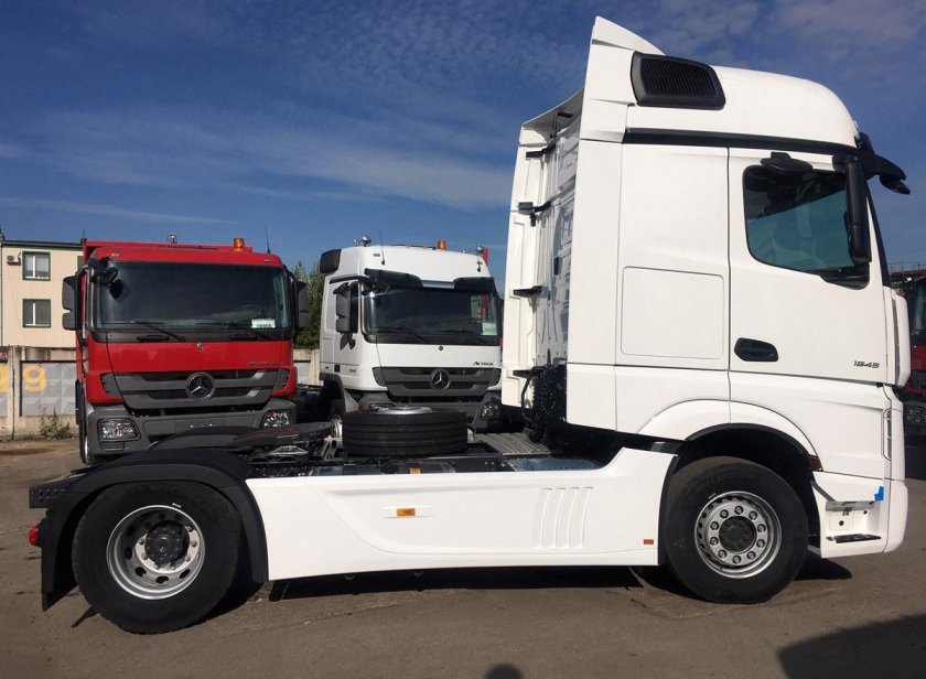 Мерседес Бенц Актрос 1845 лс