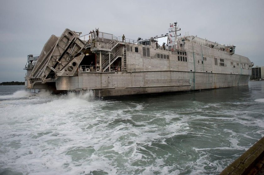 Корабль USNS Yuma
