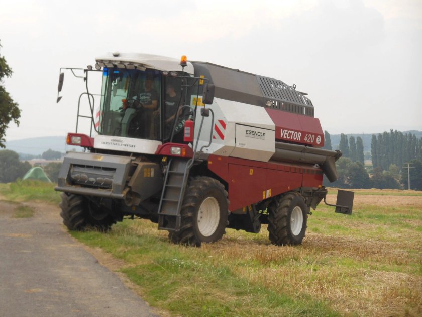 Комбайн вектор 420