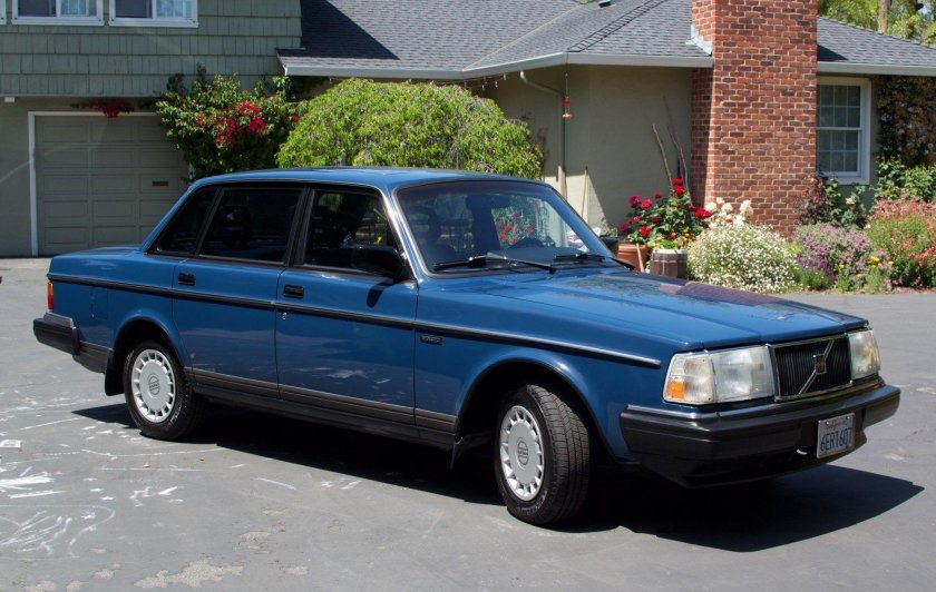 Вольво 240 седан