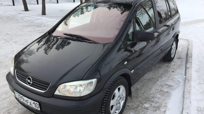 Opel Zafira черный