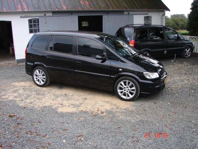 Опель Зафира черный 2003