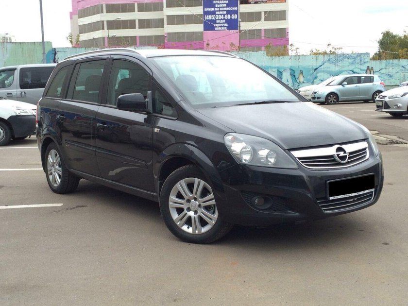 Опель Зафира 2016 черная