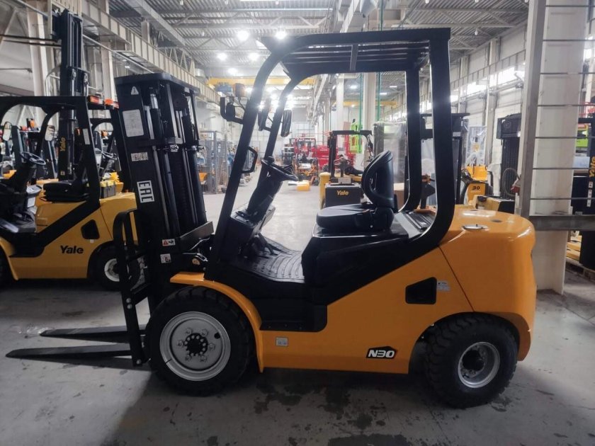 Погрузчик un fd15t-nga5