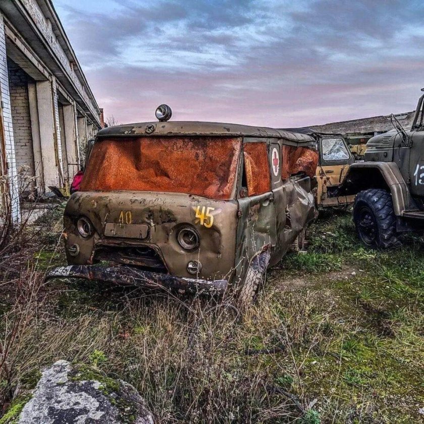 Списанные военные автомобили