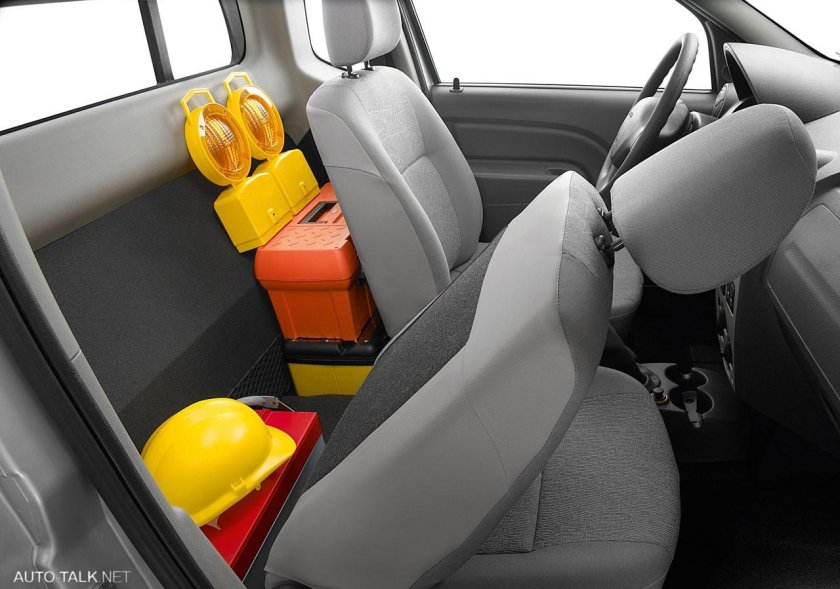 Дачия Логан салон