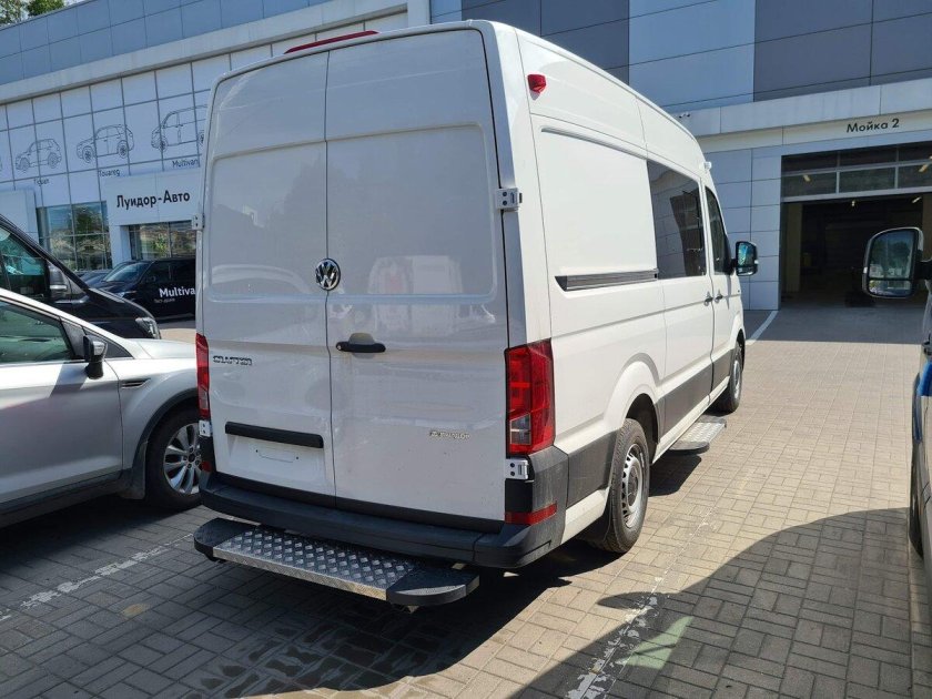 Цельнометаллические фургоны