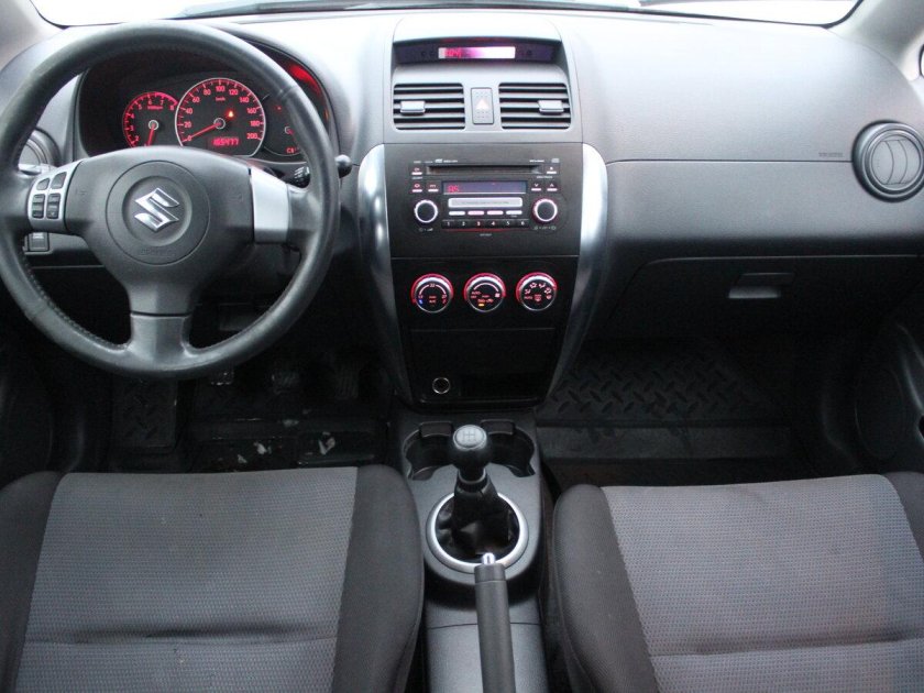 Suzuki sx4 седан салон