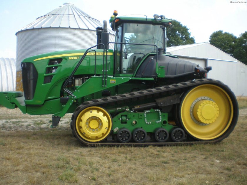 Трактор гусеничный (John Deere 8020t)