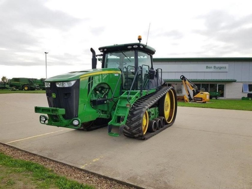 Трактор гусеничный (John Deere 8020t)