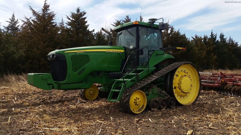 Трактор John Deere 8320
