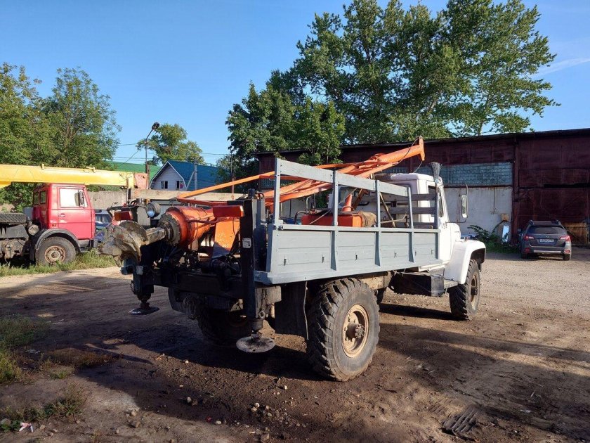 Бурильно крановая машина