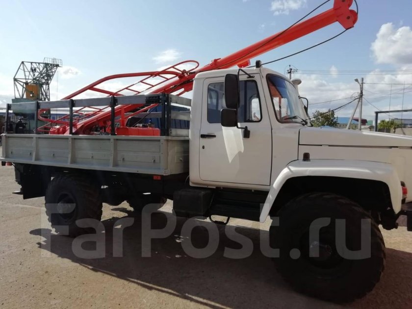 Машина бурильно-крановая БКМ-318-01