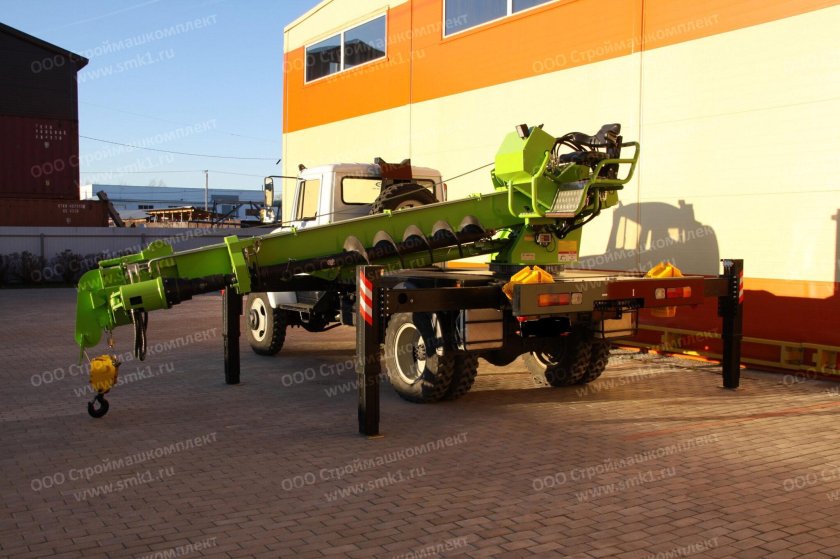 Бурильно-крановая машина японская