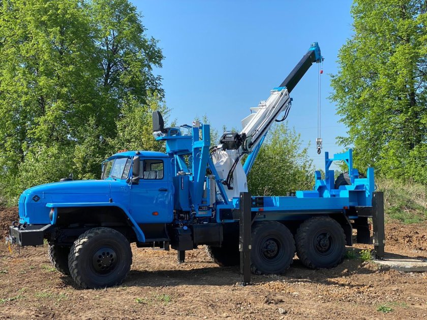 БКМ бурильно-крановая машина