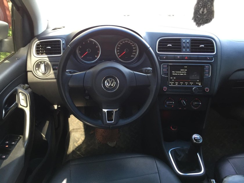 Volkswagen Polo 2011 торпеда