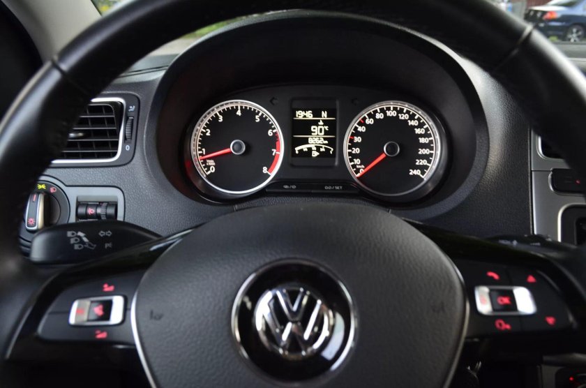 Приборная панель Фольксваген поло 2012