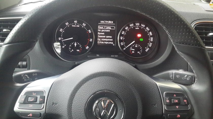 Volkswagen Polo 2017 приборная панель