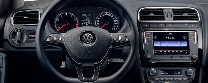 Volkswagen Polo 2017 приборная панель