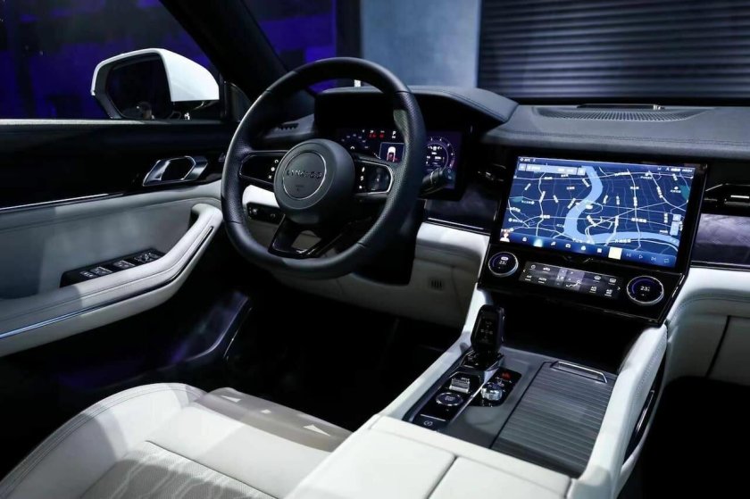 Кроссовер Lynk &amp; co 09