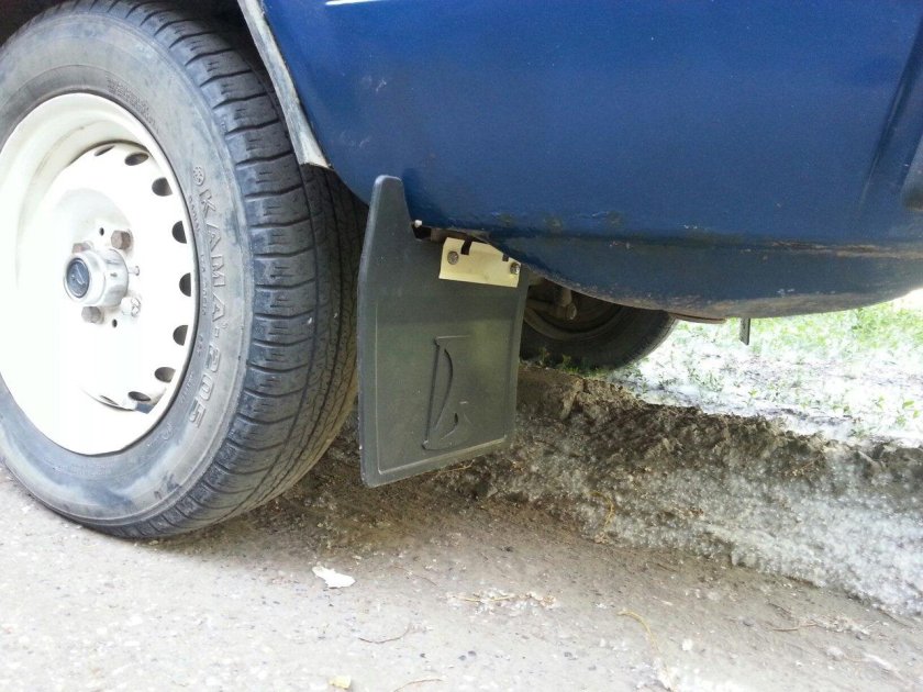 Передние брызговики ВАЗ 2107