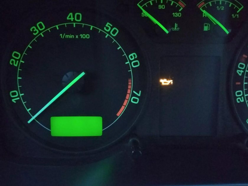 Индикатор давления масла Шкода Октавия а5