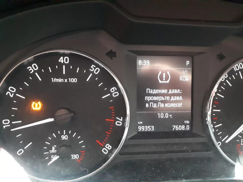 Горит датчик давления в шинах Шкода Октавия