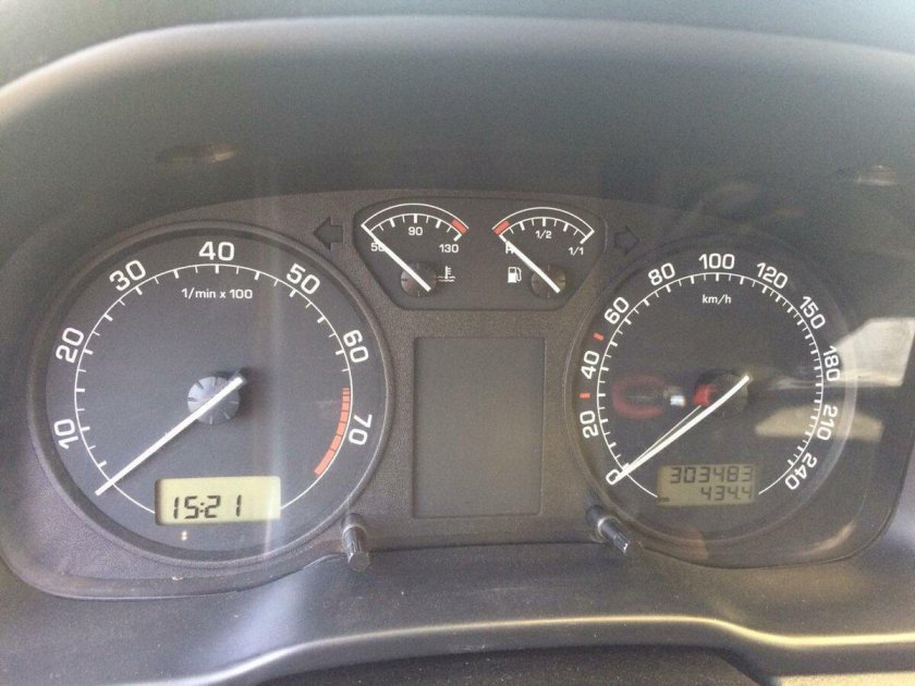 Горит чек Шкода Октавия а5