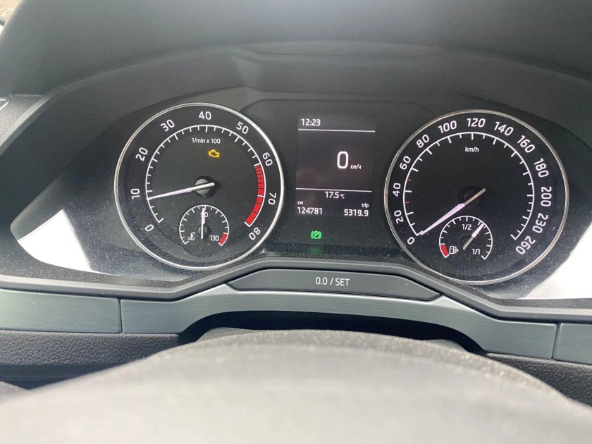 На Шкода Суперб загорелась жёлтая лмпочка двигателя