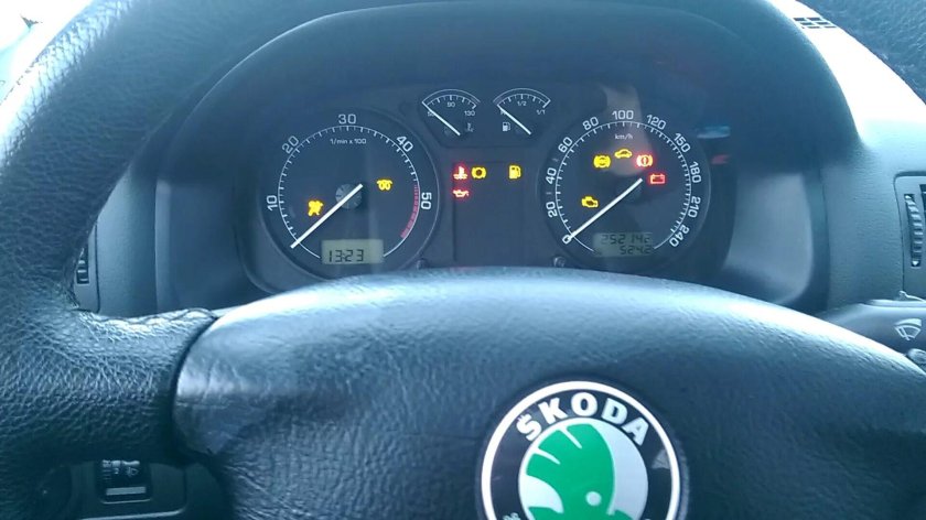 Панель Шкода Октавия тур