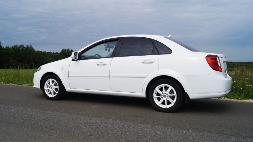 Daewoo Gentra белая