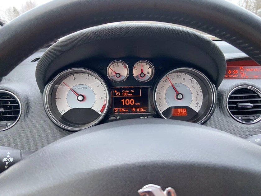 Peugeot 308 приборная панель