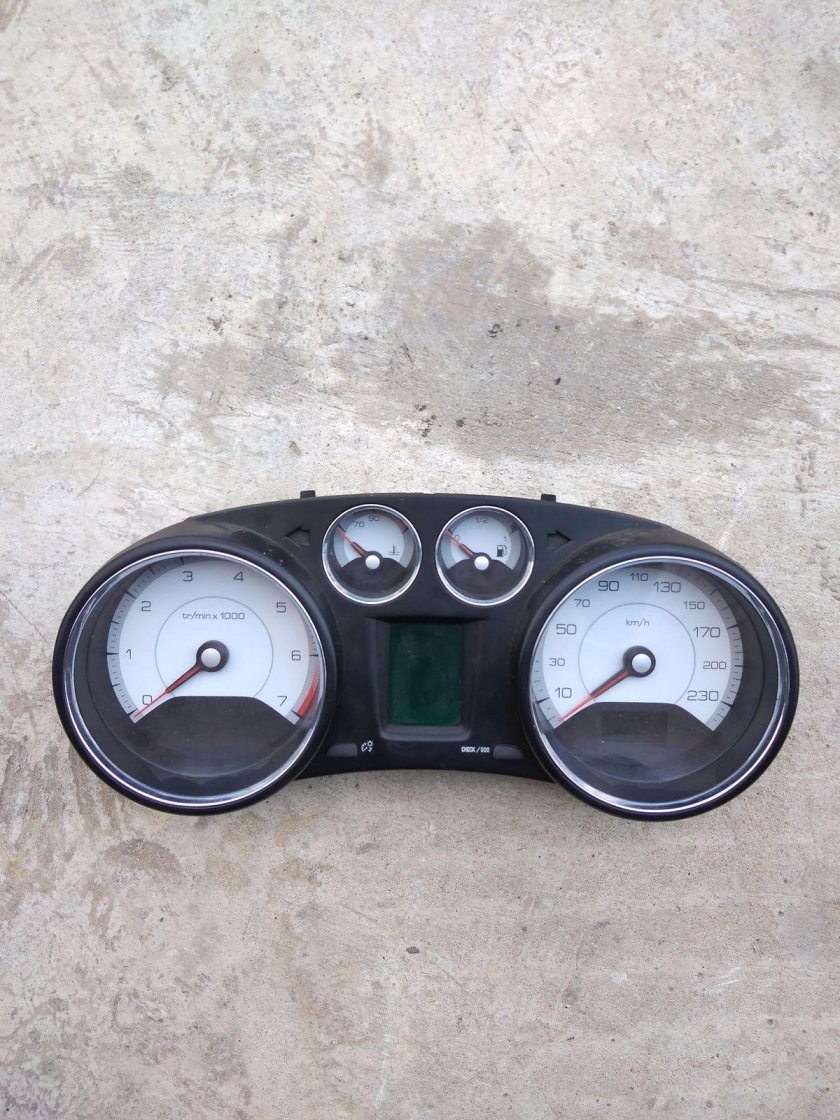 Накладка приборной панели на Пежо 206